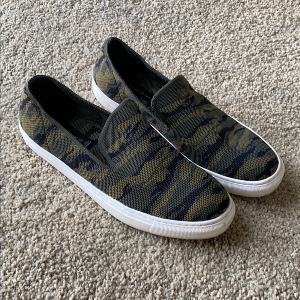 Stretchy camo slides